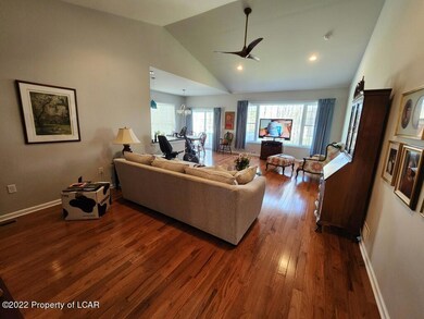 54 Green Briar Dr, Dallas, PA 18612 - photo 3