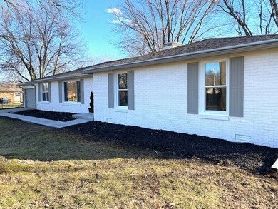 4955 Woodcrest Dr, Columbus, IN 47203 - photo 3