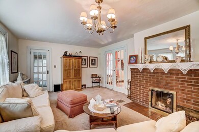 Gas Log Fireplace!