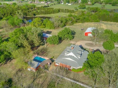 1010 Warren Rd, Henryetta, OK 74437 - photo 6