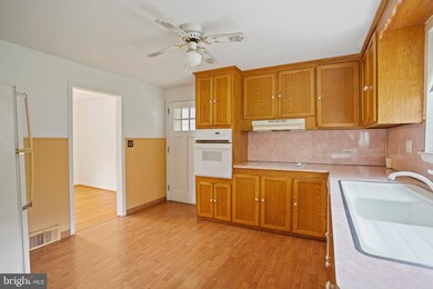 1810 Clinton Rd, Norristown, PA 19403 - photo 3