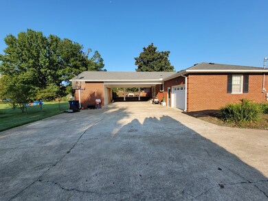205 Woodmont Dr, Shelbyville, TN 37160 - photo 2