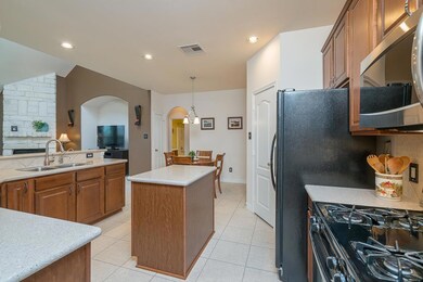 1453 Barras St, Alvin, TX 77511 - photo 4