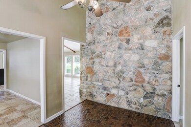 129 Saint Andrews Dr, Friendswood, TX 77546 - photo 4