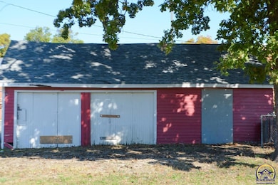 1021 SW Polk St, Topeka, KS 66612 - photo 4