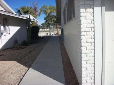 10552 W Mission Ln, Sun City, AZ 85351 - photo 4
