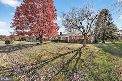 6905 Vista Dr, Frederick, MD 21702 - photo 2