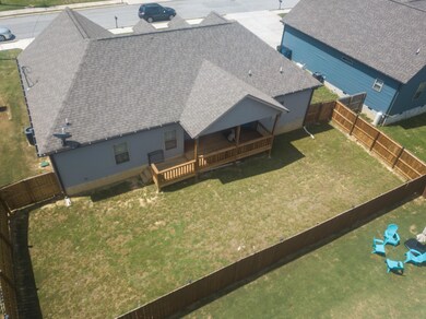 Back view / Backyard