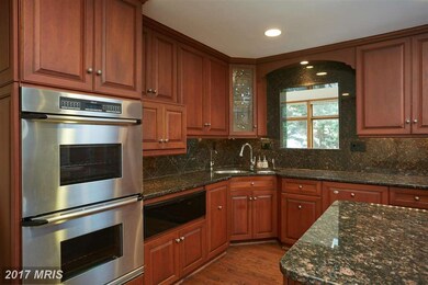 8800 Fox Hills Trail, Potomac, MD 20854 - photo 7