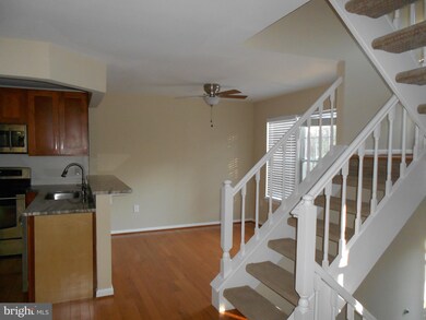 10206 Faire Commons Ct, Burke, VA 22015 - photo 4