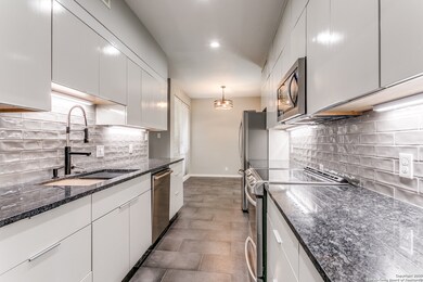 3678 Hidden Dr unit 604, San Antonio, TX 78217 - photo 4