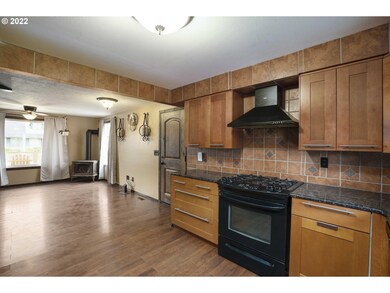 104 E Crestview Dr, Newberg, OR 97132 - photo 7