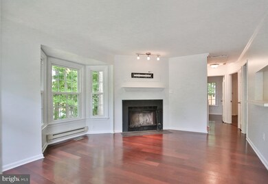 15078 Maple Glen Ct, Dumfries, VA 22025 - photo 2