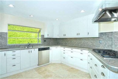 Beautiful Kitchen with Cabinets imported from Aust