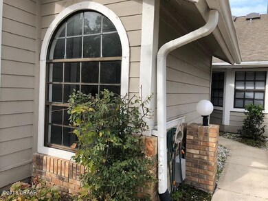 2027 Cornell frt corner