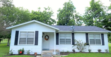 1115 2nd St, Bay City, TX 77414 - photo 2