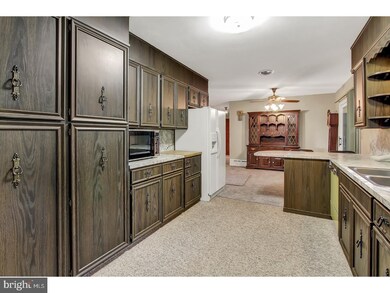 425 Chestnut St, Shoemakersville, PA 19555 - photo 6