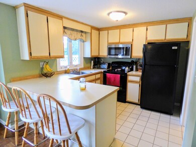 395 Donohue Rd unit 6, Dracut, MA 01826 - photo 5