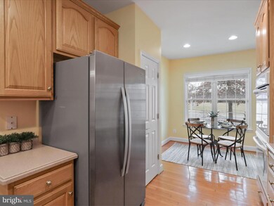 8904 Pink Carnation Ct, Lorton, VA 22079 - photo 7