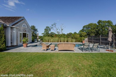 27 Pierce Ln, Edgartown, MA 02539 - photo 4