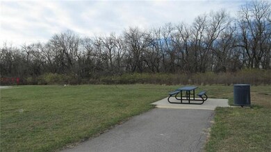 513 Chardonnay Ave, Raymore, MO 64083 - photo 5