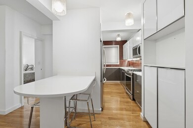 310 E 49th St unit 4D, New York, NY 10017 - photo 3