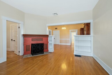 635 E 4th St living room v1
