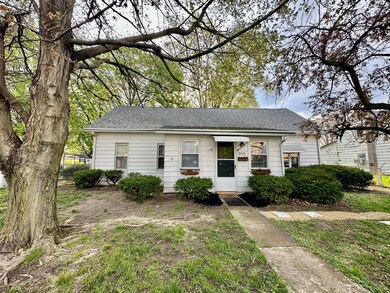 915 7th St, Covington, IN 47932 - photo 2