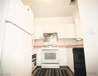 Kitchen with all appliances included. Look out int