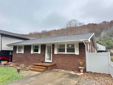 1224 Spring Valley Dr, Huntington, WV 25701 - photo 2