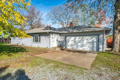 12141 Kern Dr, Redding, CA 96003 - photo 2