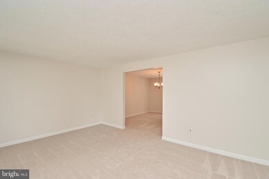 9815 Summerday Dr, Burke, VA 22015 - photo 5