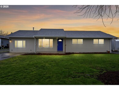 820 E 3rd St, Molalla, OR 97038 - photo 3