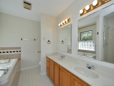 104 Shelly Dr, Hendersonville, NC 28792 - photo 7