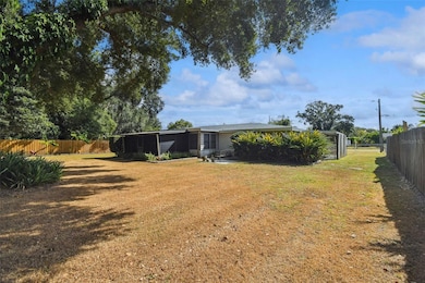 1004 Hummingbird Ln, Brandon, FL 33511 - photo 4