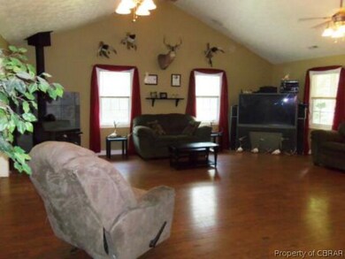10389 Robins Nest Ln, Gloucester, VA 23061 - photo 2