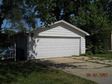 531 Apache Ave, Carpentersville, IL 60110 - photo 2