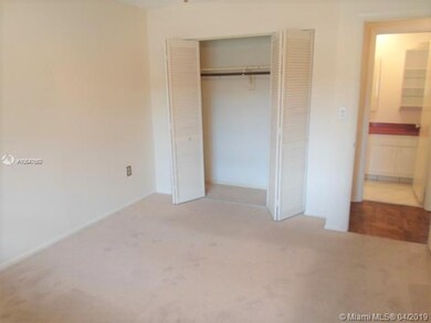 MASTER BEDROOM WITH ENSUITE BATH