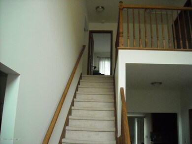 110 Serena Dr, Stroudsburg, PA 18360 - photo 3
