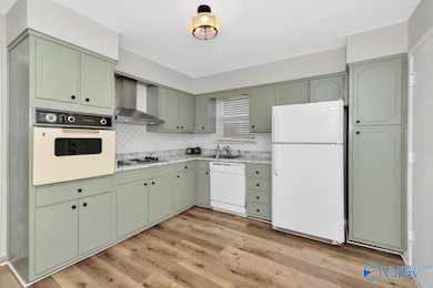 1204 Willowbrook Dr SE unit C, Huntsville, AL 35802 - photo 2