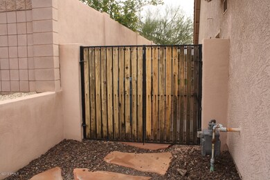 Side Gate