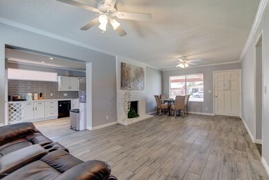 136 E Jacaranda St-11