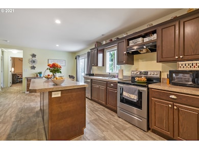 26111 SW Regia Dr, Sheridan, OR 97378 - photo 6