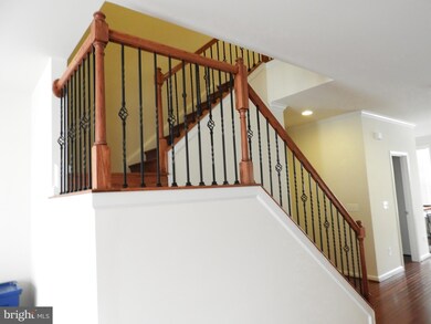 42287 Lancaster Woods Square, Chantilly, VA 20152 - photo 4