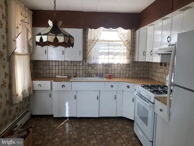 1044 Weiser St, Reading, PA 19601 - photo 4