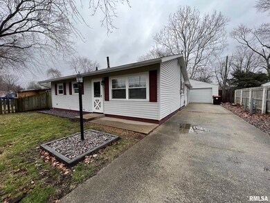 728 Bryan Ave, Lincoln, IL 62656 - photo 2