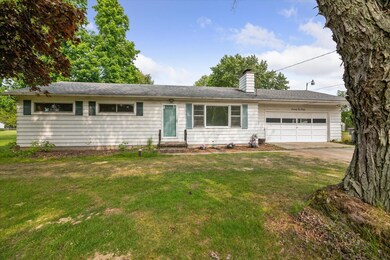 03-7660-N-41st-St-Augusta-MI-49012-Windo
