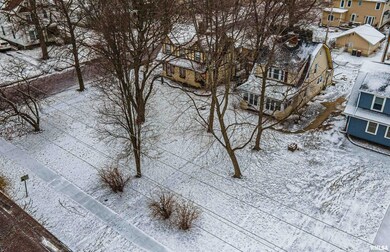 1019 Tremont St, Lincoln, IL 62656 - photo 3