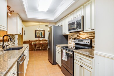 11_5585 Fairbridge St Kitchen to Dining