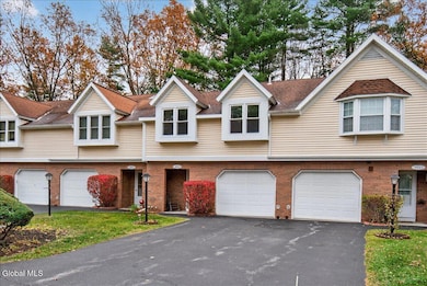 4043 Chaucer Place, Slingerlands, NY 12159 - photo 3